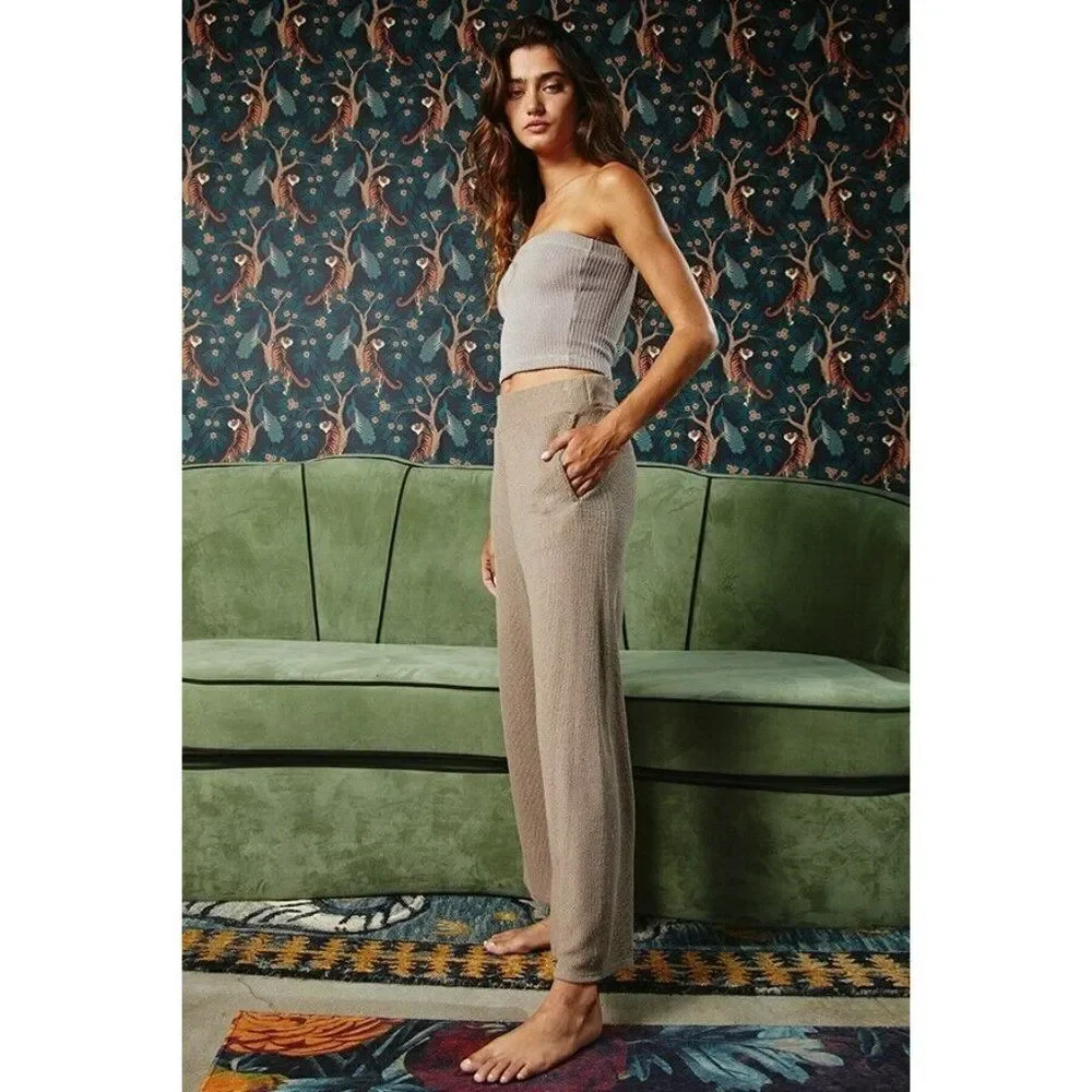 Bucketlist Women's Ribbed Knit Cropped Culotte Style Pant in Taupe S-L P5205